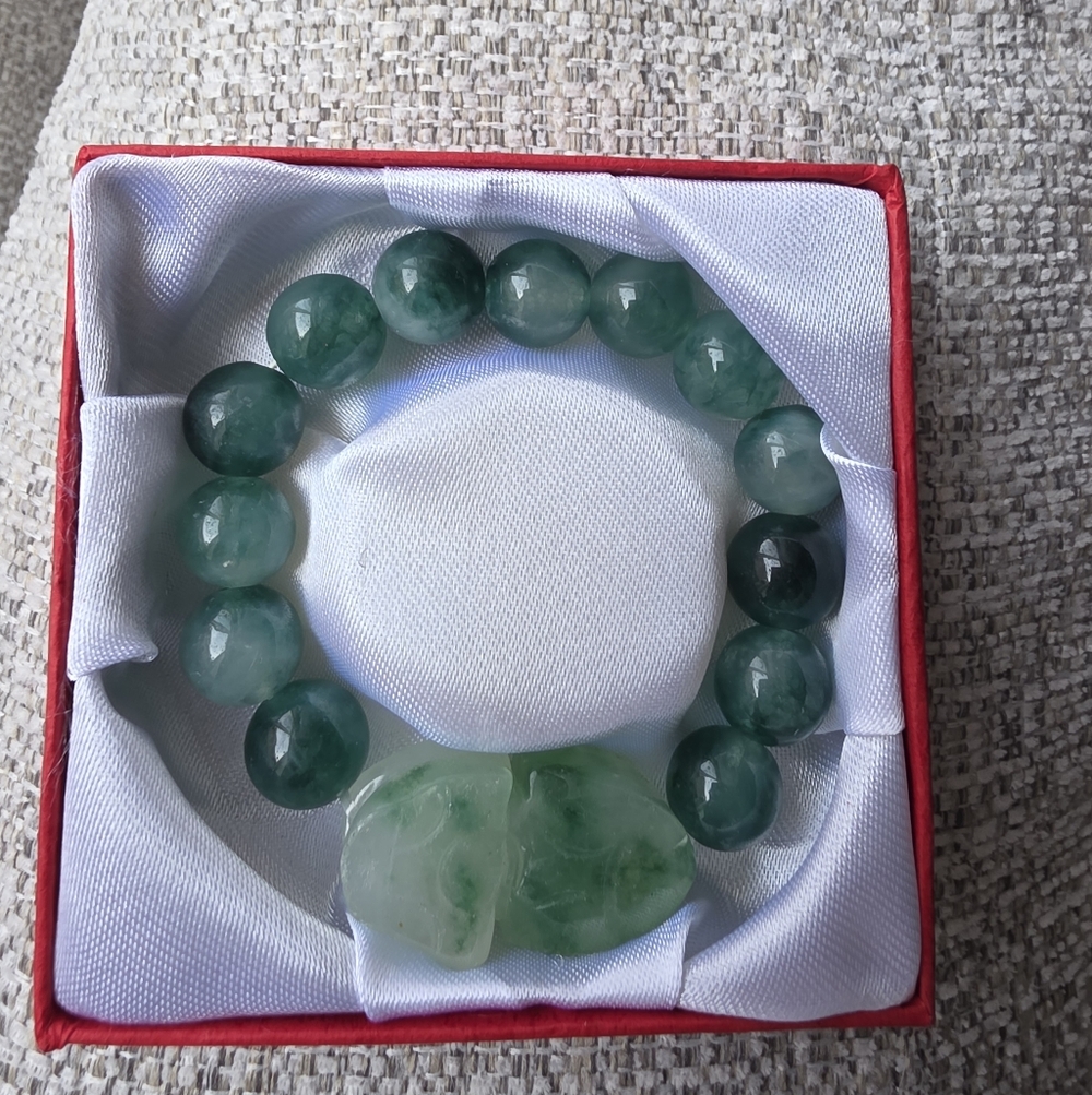 Astroghar Pi Yao with Green Jade Crystal Bracelet for Men & Women - Picture 4 of 8